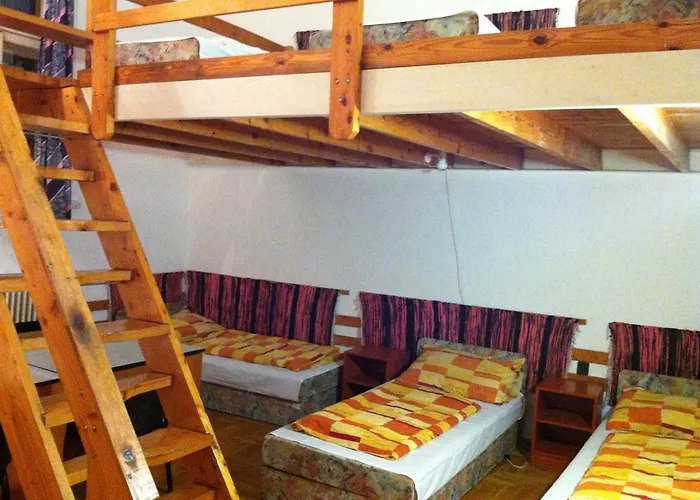 Season Hostel 2